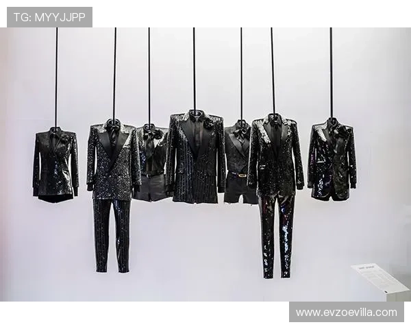 分析开云集团与LVMH在奢侈品行业中的竞争优势及其对市场格局的深远影响
